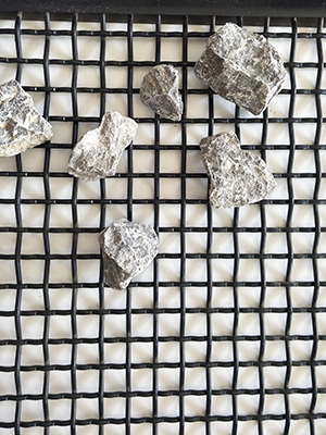 Vibrating screen mesh